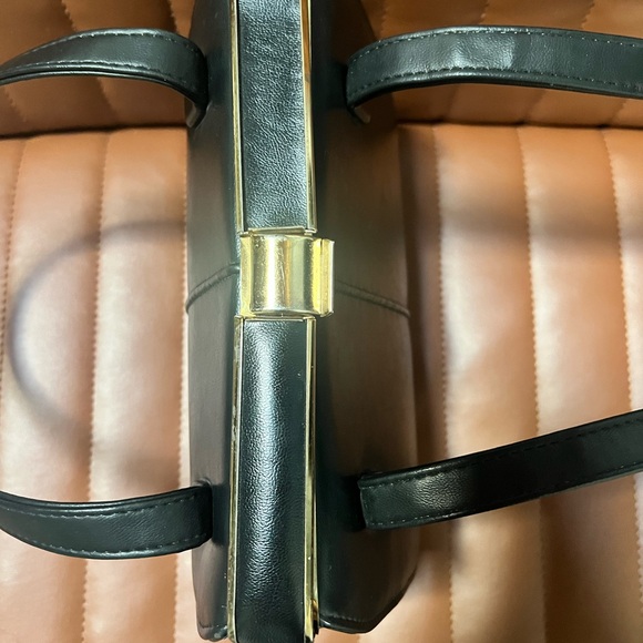 Vintage Black Leather Handbag - Picture 5 of 9